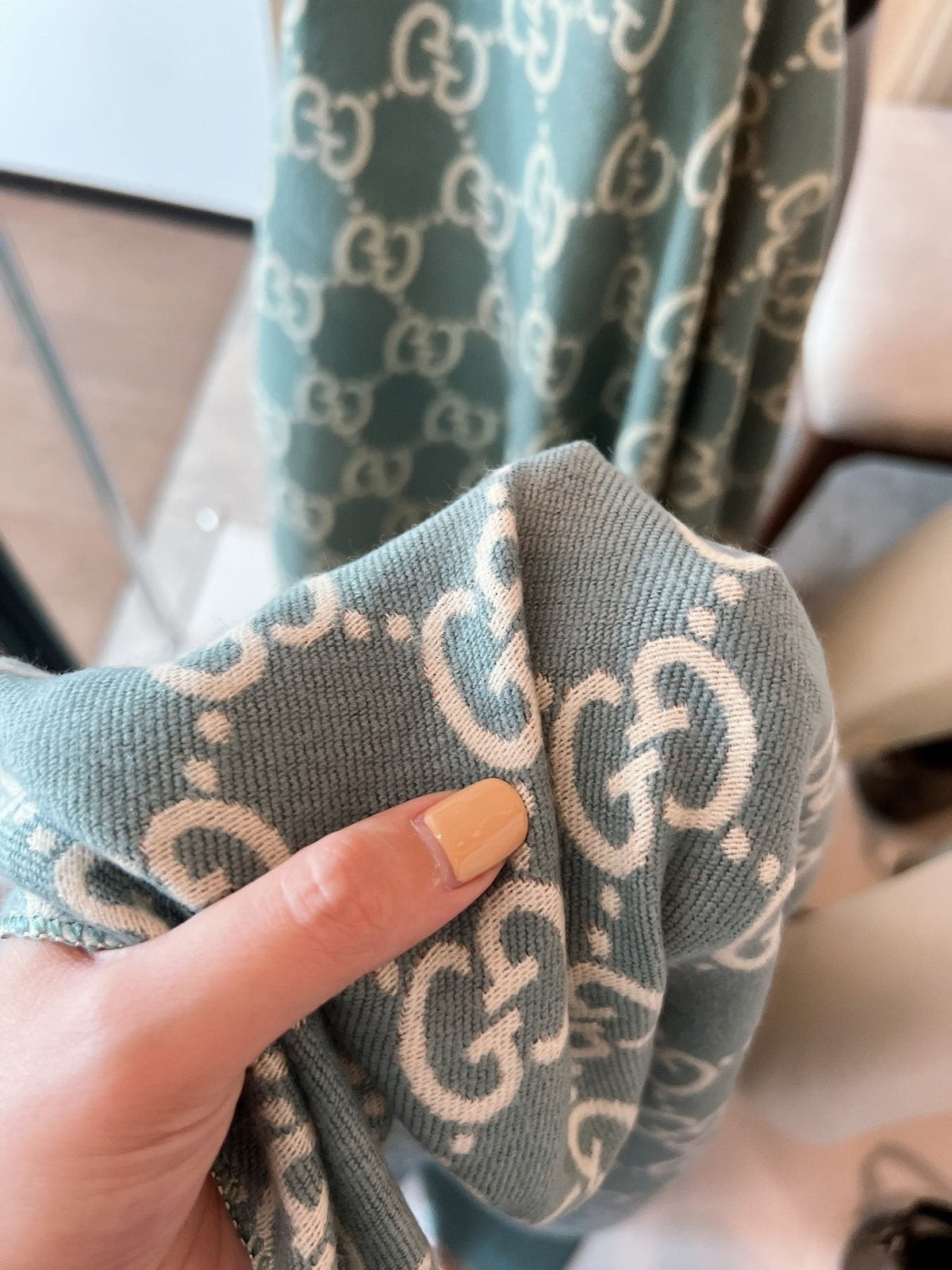 Gucci Patterned Logo Scarf — detail