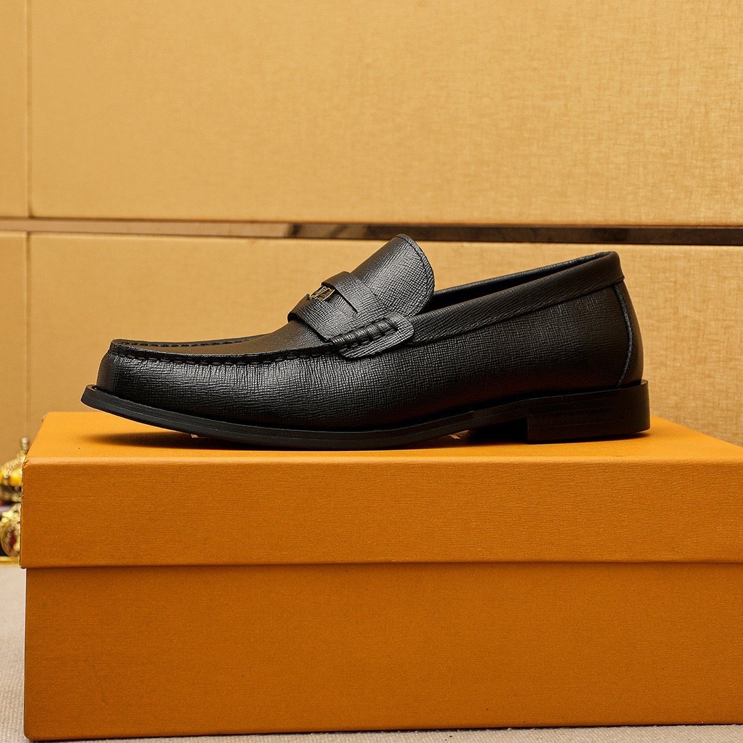 Louis Vuitton Black Textured Hardware Loafers — side