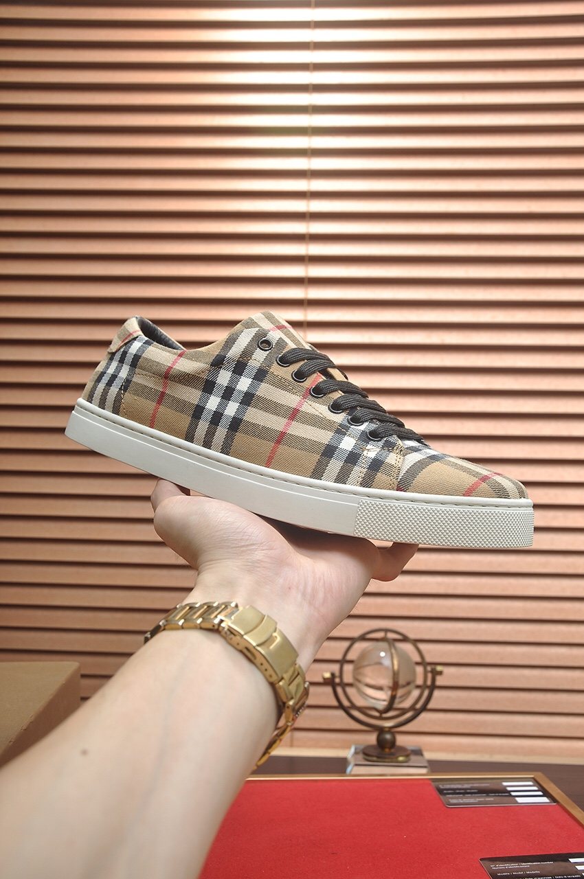 Burberry Beige Check Low-Top Sneakers — model