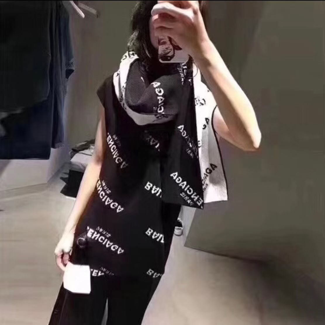 Balenciaga Black & White Knitted Scarf — model