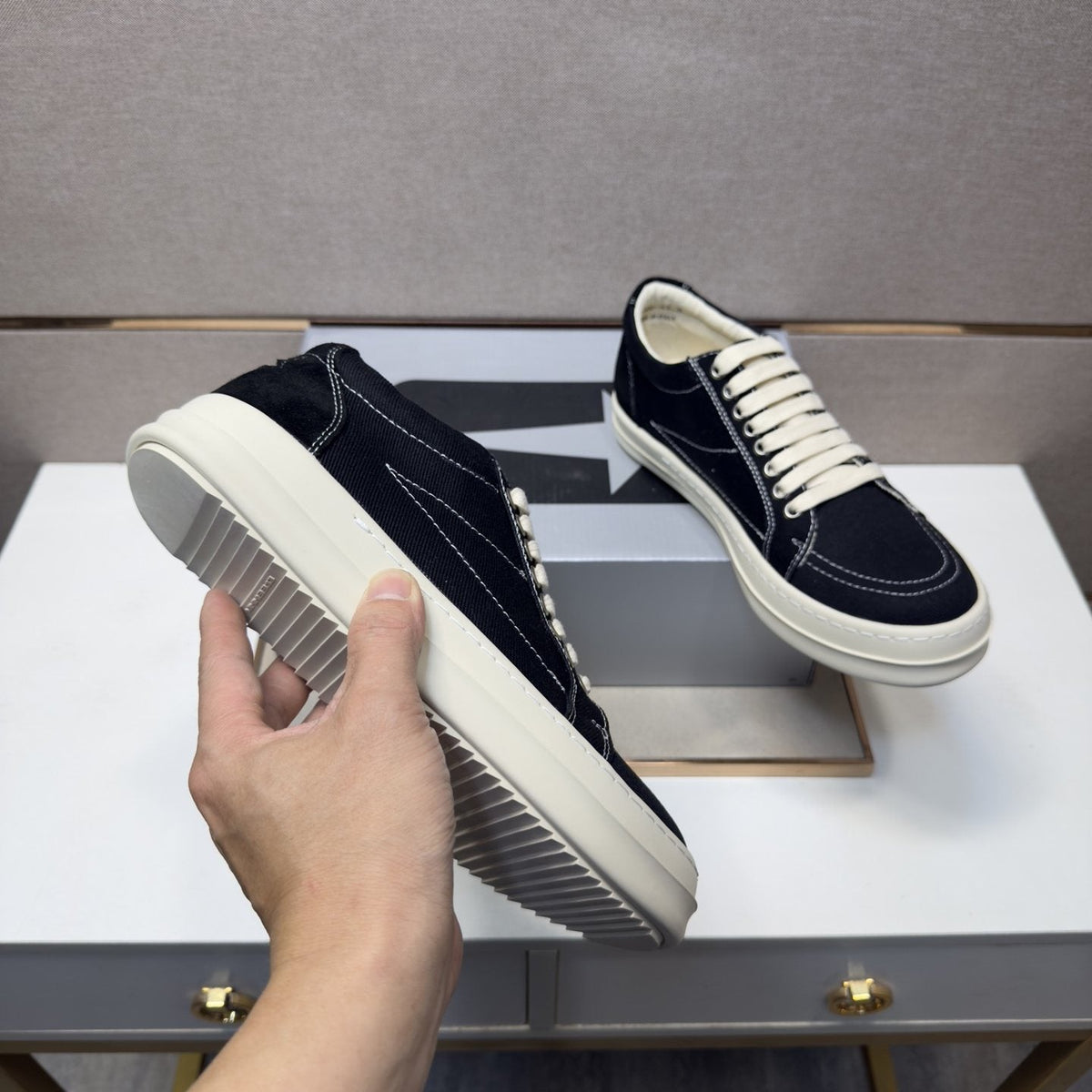 Converse Black Contrast Stitch Low-Top Sneakers — detail