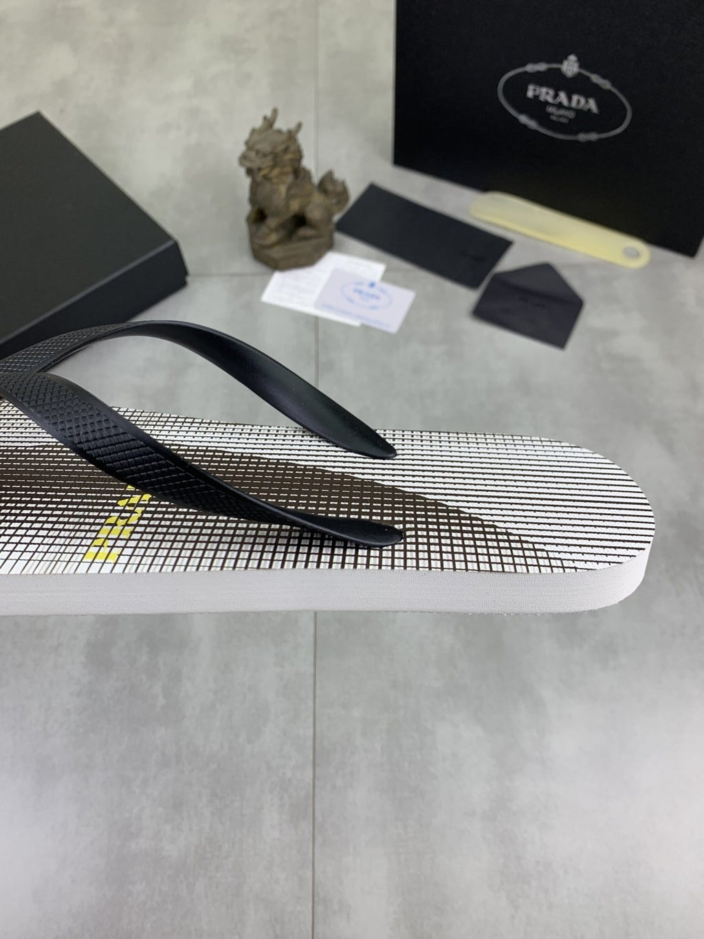 微商相册测试鞋子-Prada Striped Thong Flip-Flops — side