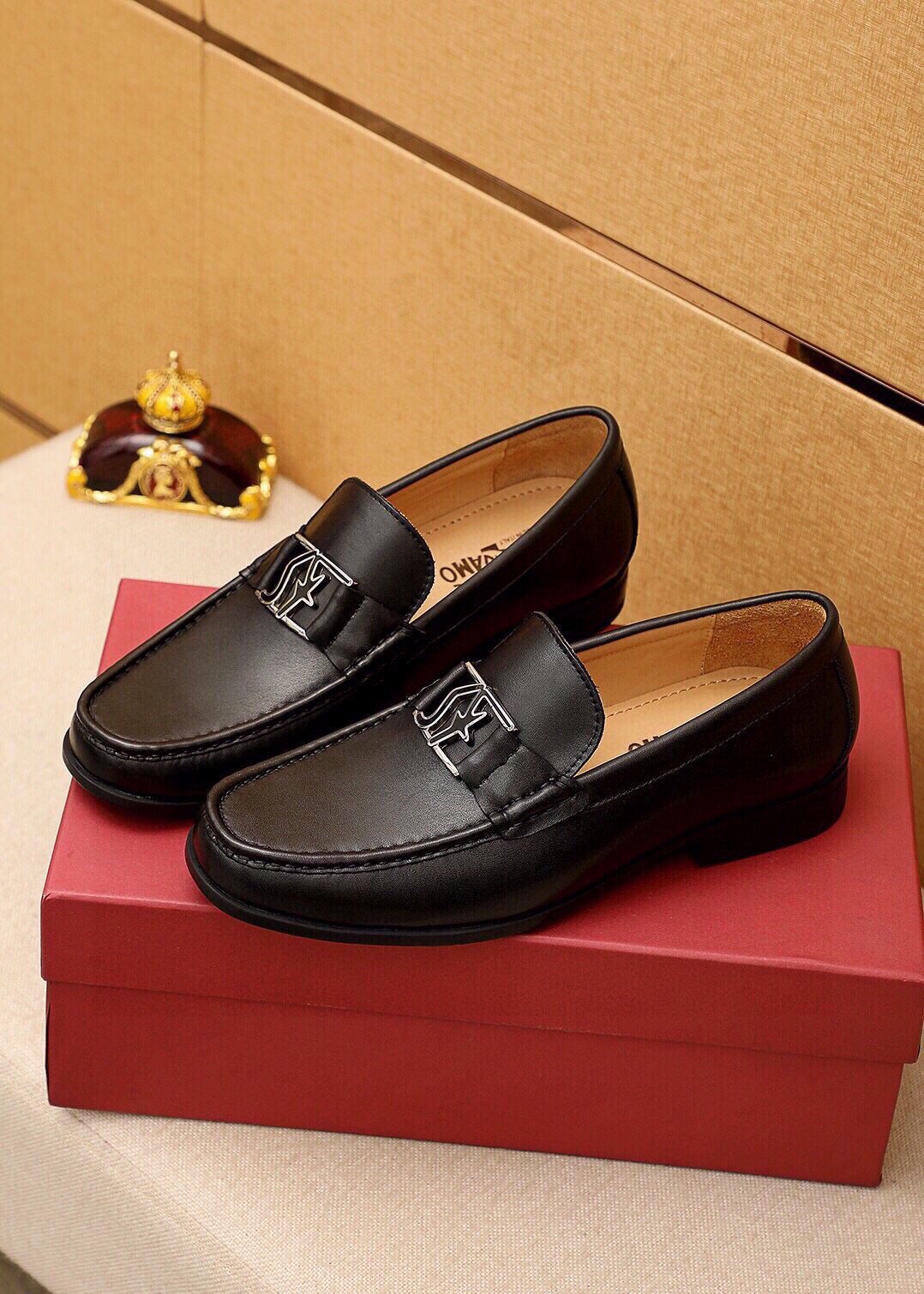 Ferragamo Black Metal Hardware Loafers — front