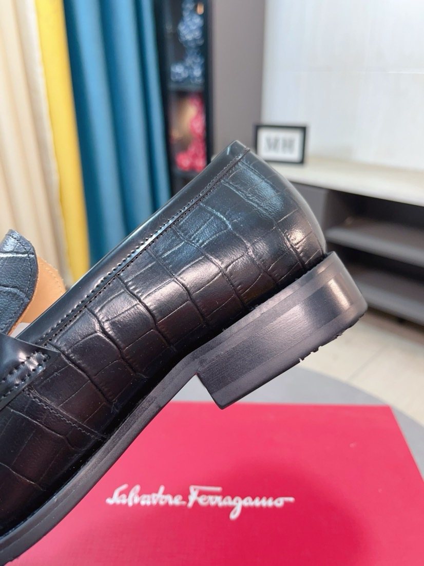 Ferragamo Black Embossed Bit Loafers — detail