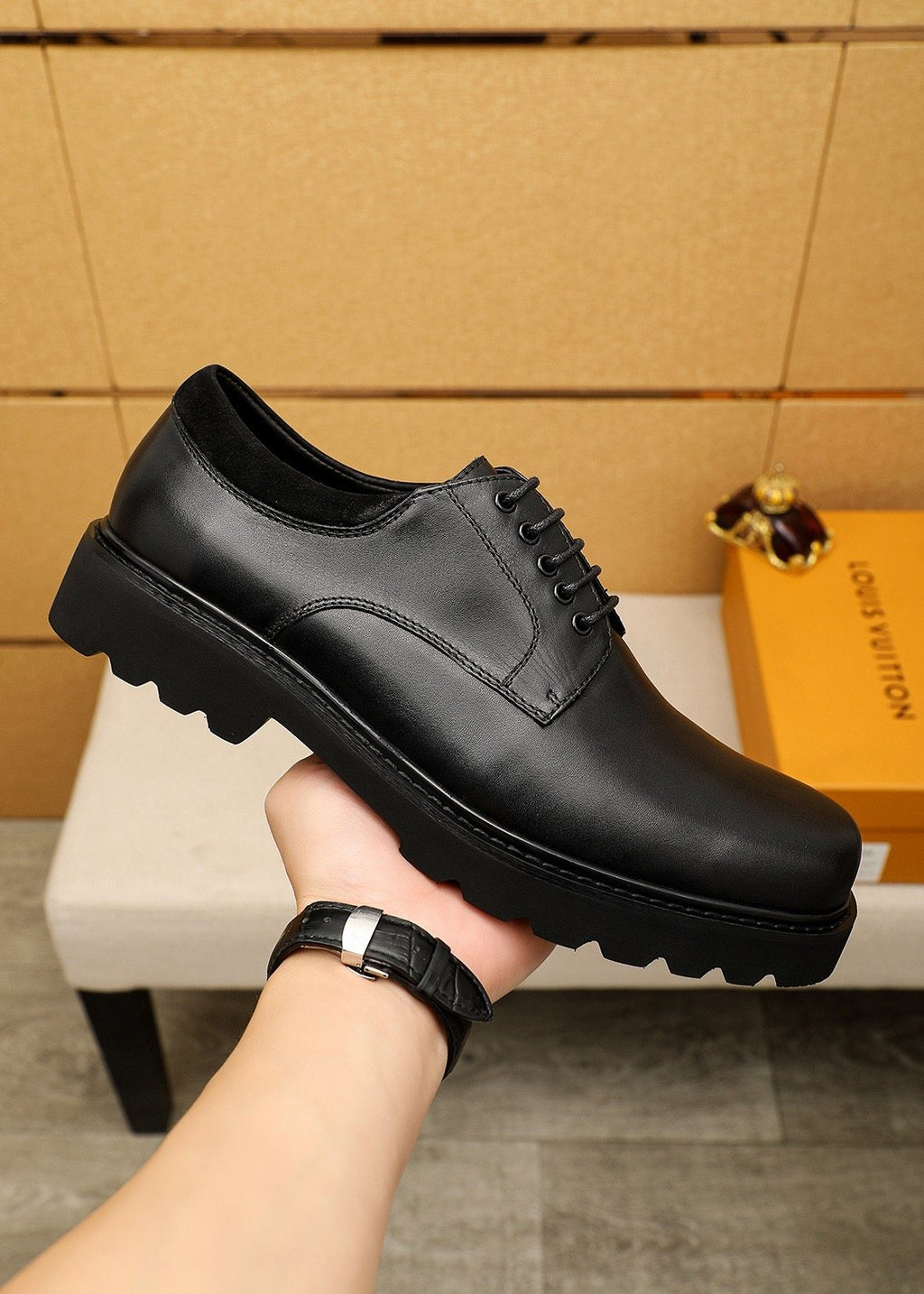 Louis Vuitton Black Lace-Up Business Shoes — model