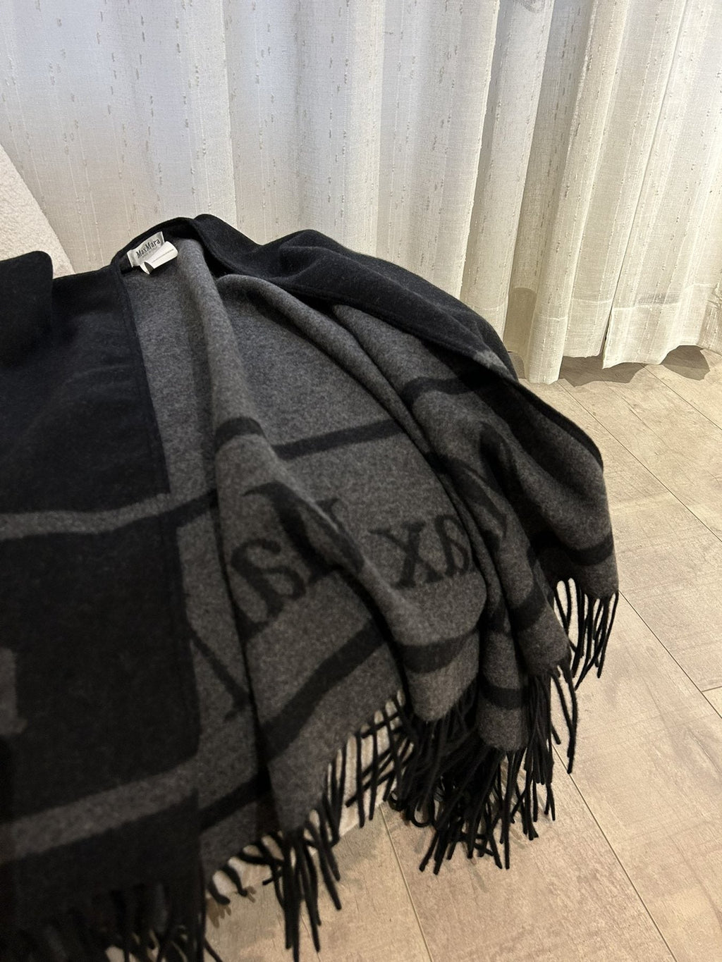 Max Mara Reversible Fringed Cashmere Wrap — detail