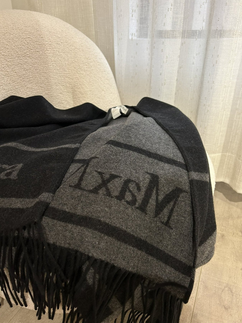 Max Mara Reversible Fringed Cashmere Wrap — detail