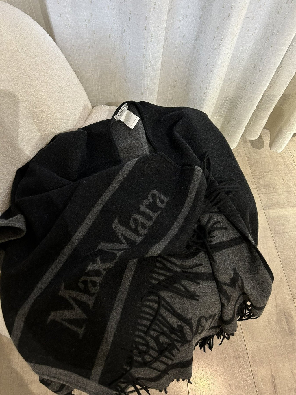 Max Mara Reversible Fringed Cashmere Wrap — detail