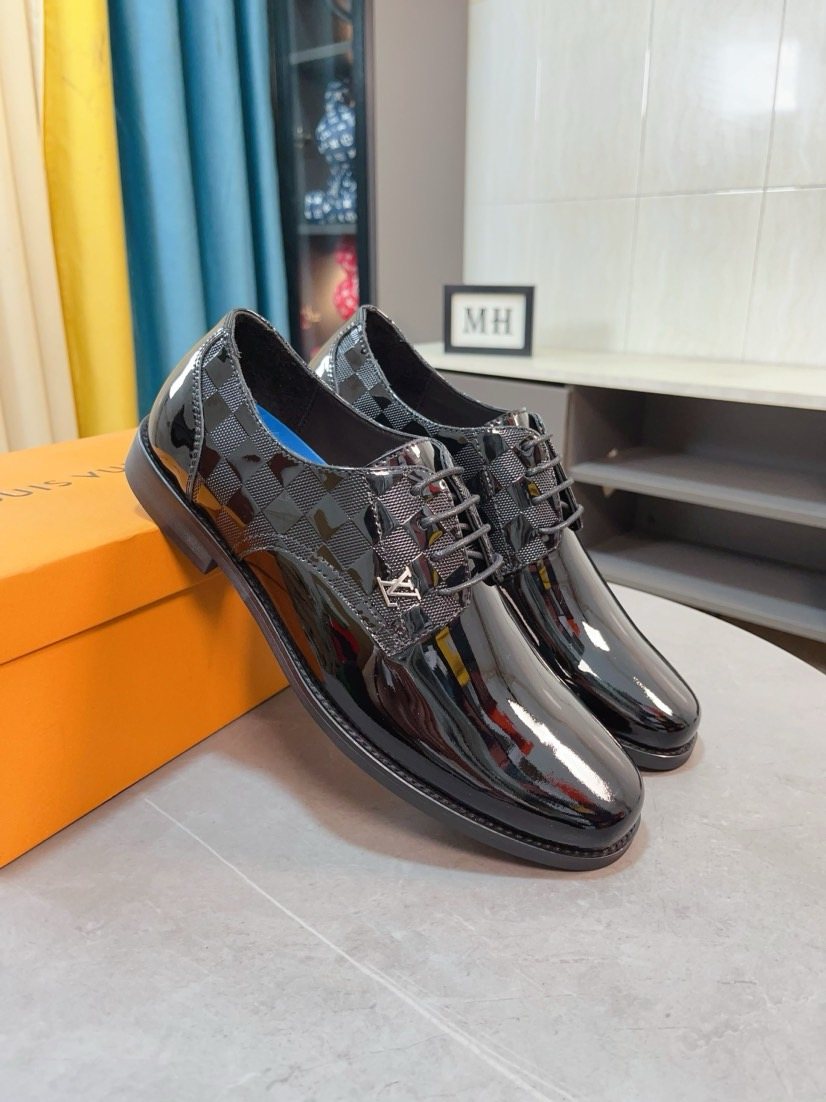 Louis Vuitton Black Glossy Lace-Up Dress Shoes — front