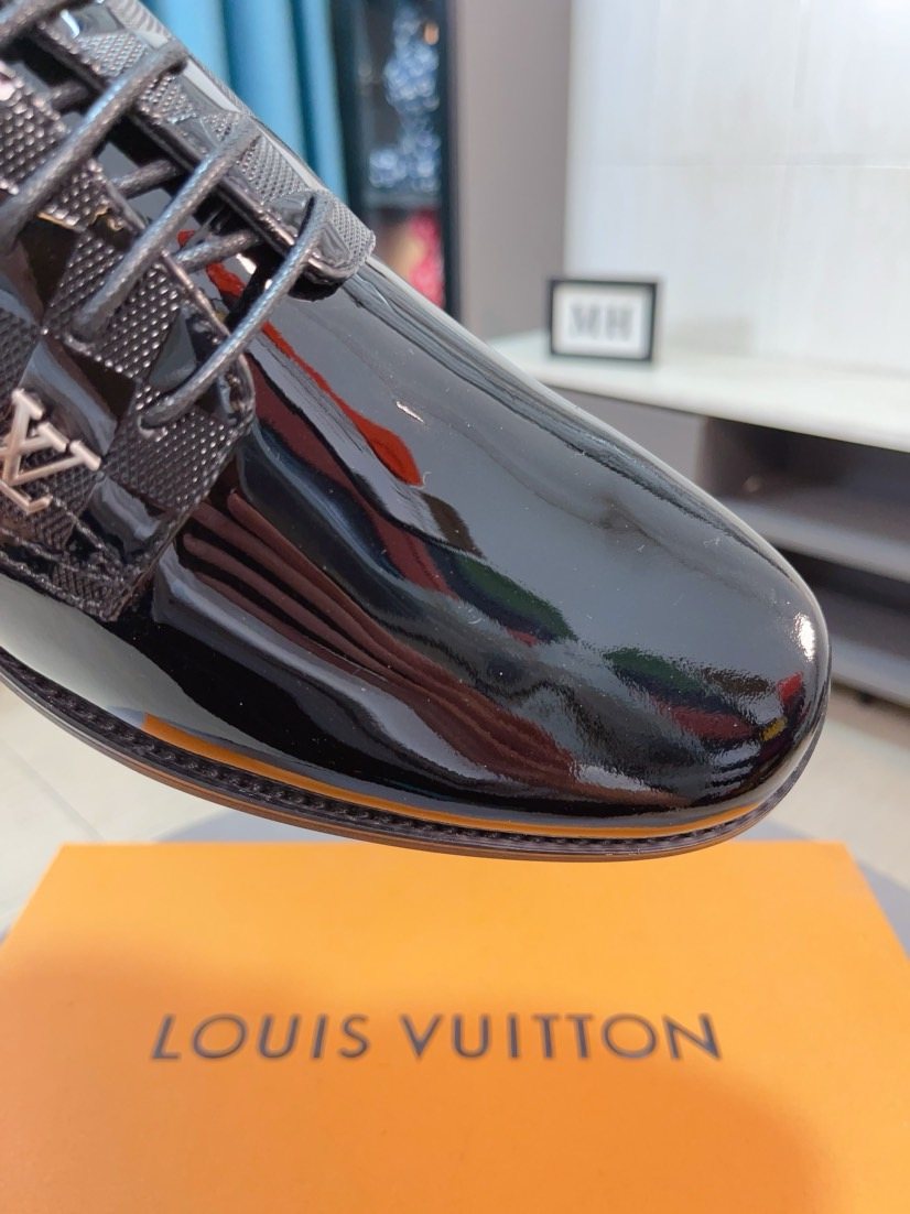 Louis Vuitton Black Glossy Lace-Up Dress Shoes — detail