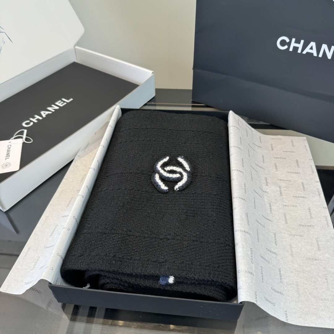 Chanel Logo Trim Knitted Scarf — front