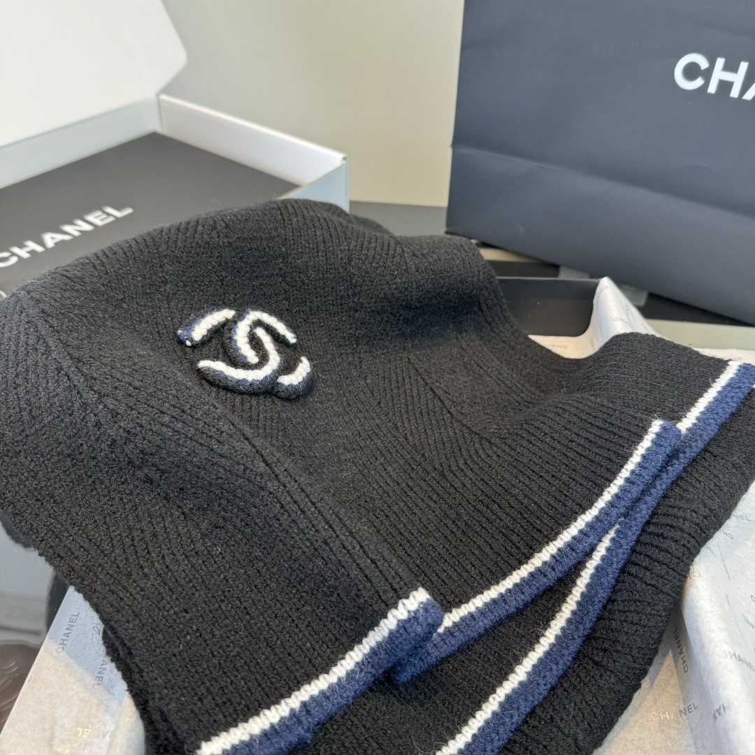 Chanel Logo Trim Knitted Scarf — detail