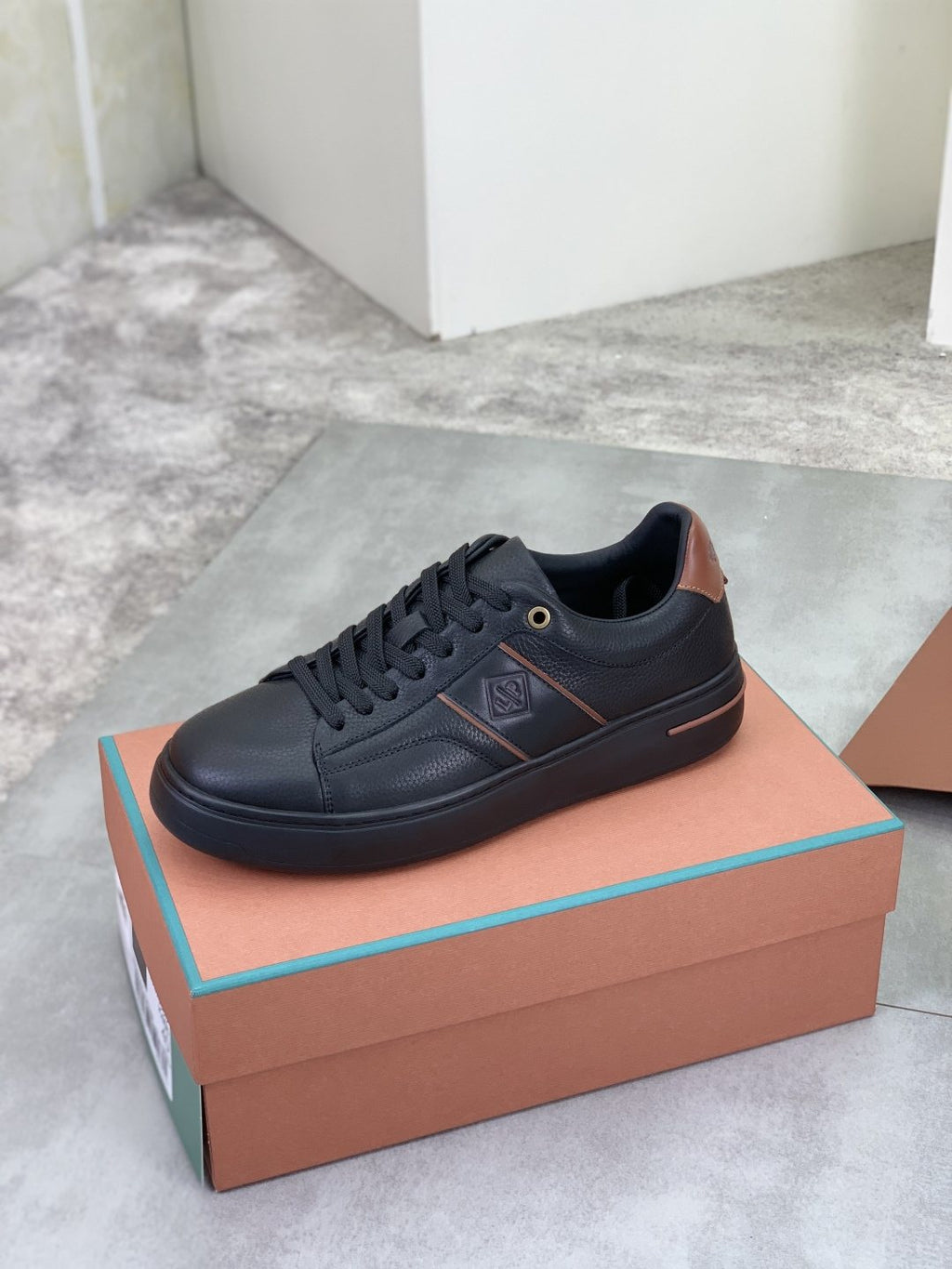 微商相册测试鞋子-Loro Piana Low-Top Sneakers with Brown Accents — side