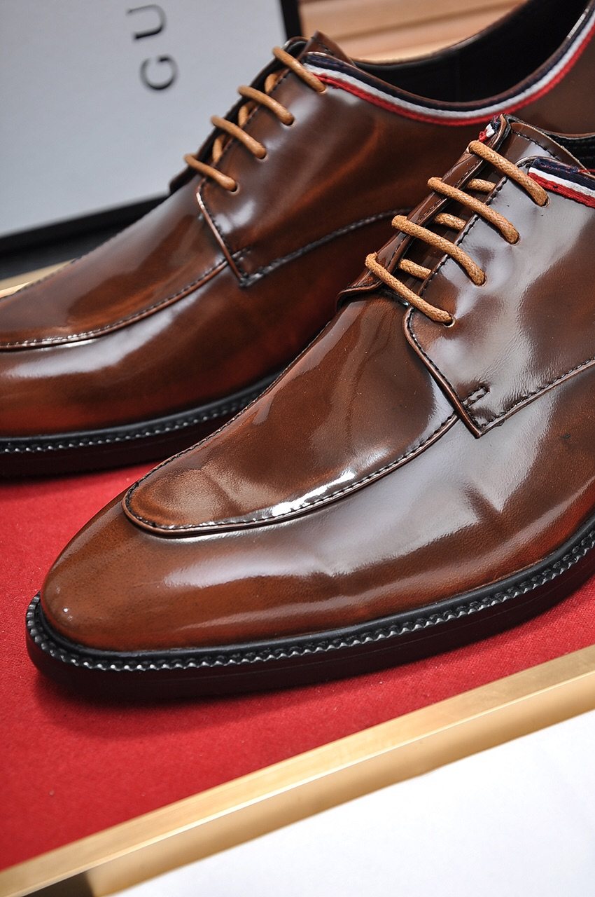 Gucci Polished Lace-Up Dress Shoes — detail