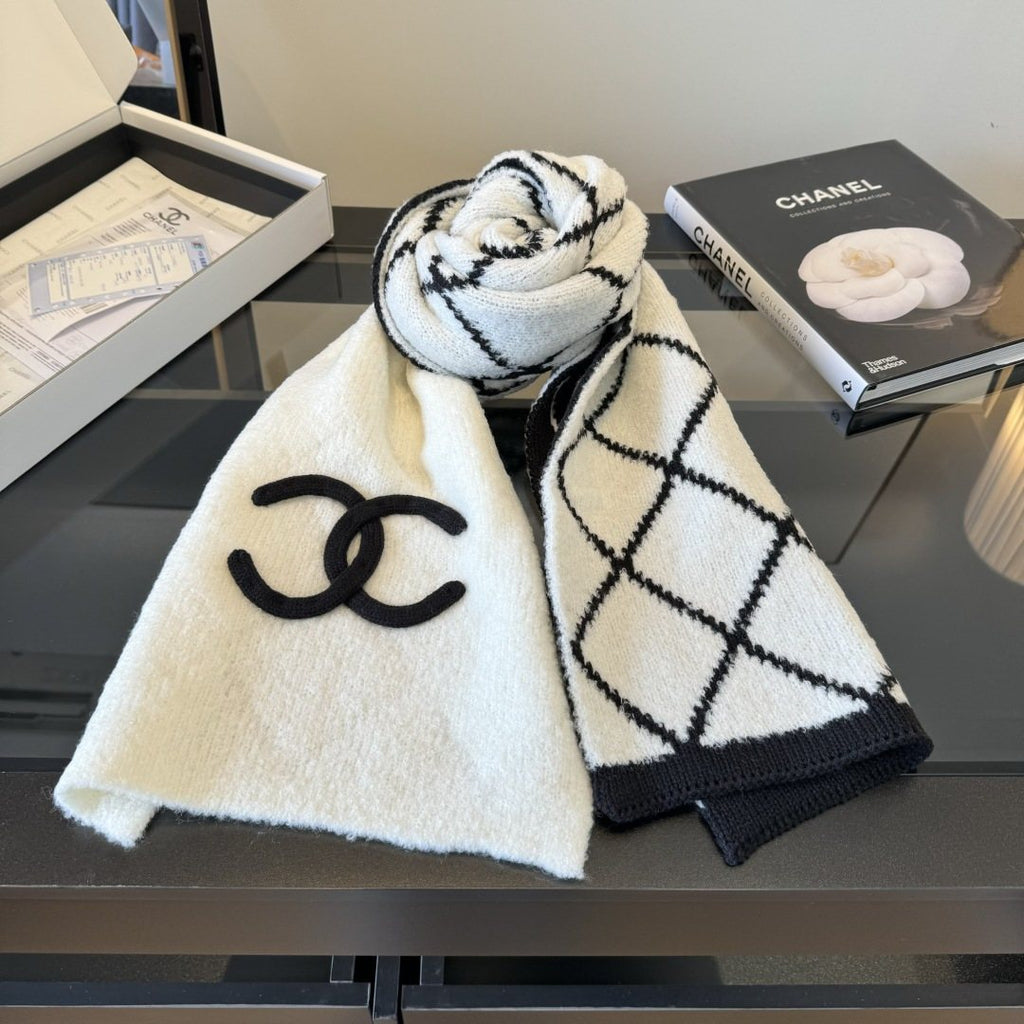 Chanel Black & White Diamond Knit Scarf — hero