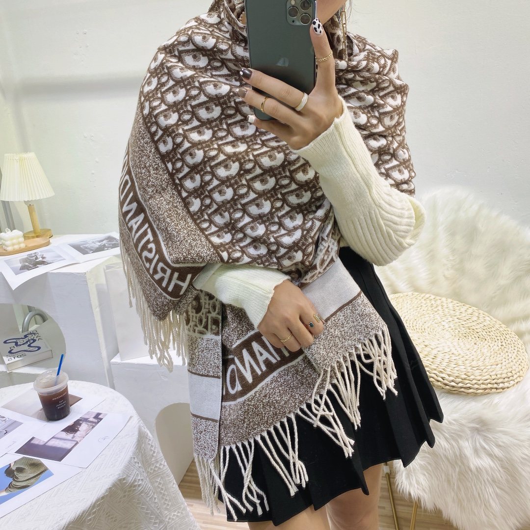 Dior Patterned Fringed Scarf — model