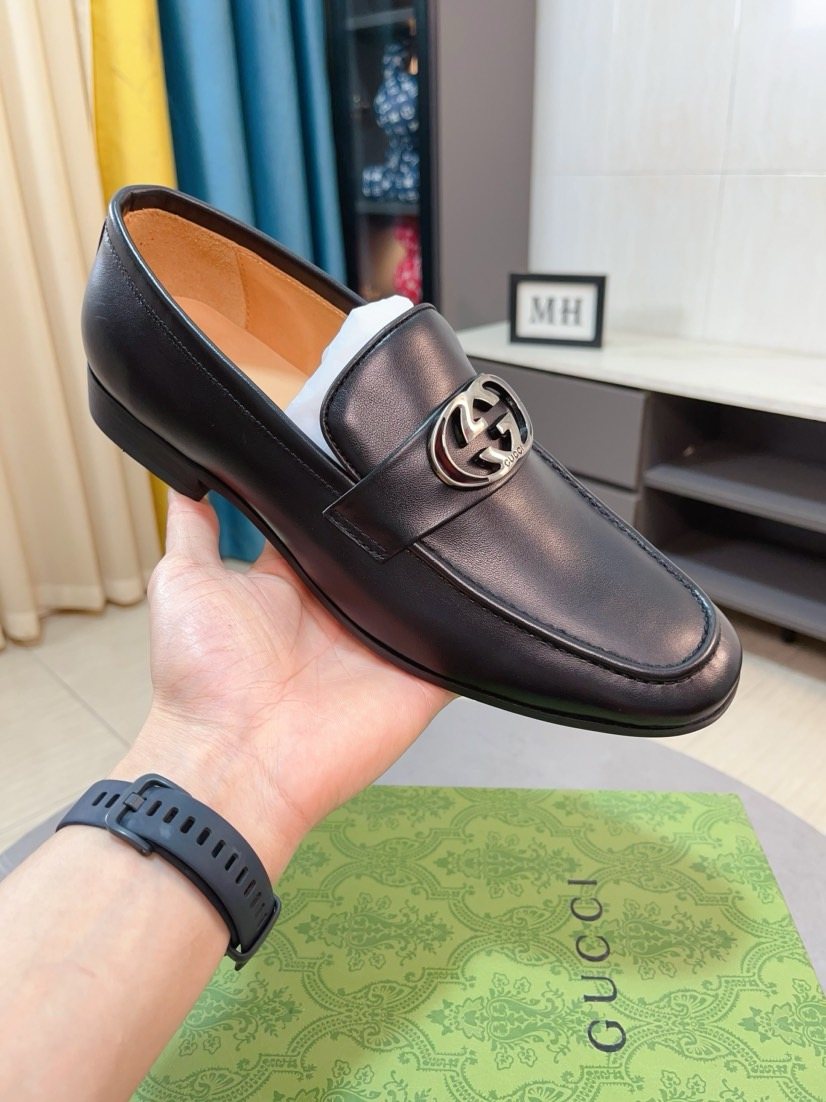 Gucci Metal-Accent Loafers — model