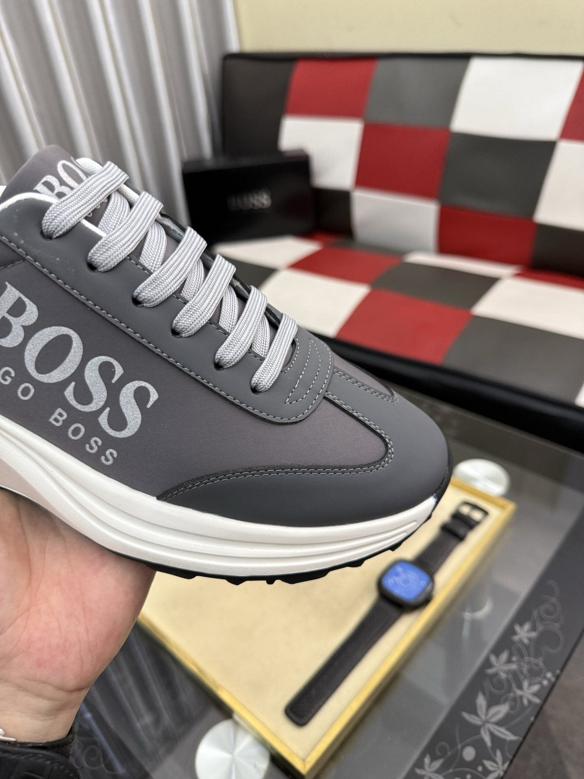 Hugo Boss Logo Low-Top Sneakers — detail