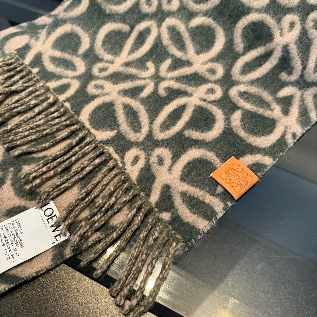 LOEWE Loop-Pattern Fringed Scarf — detail