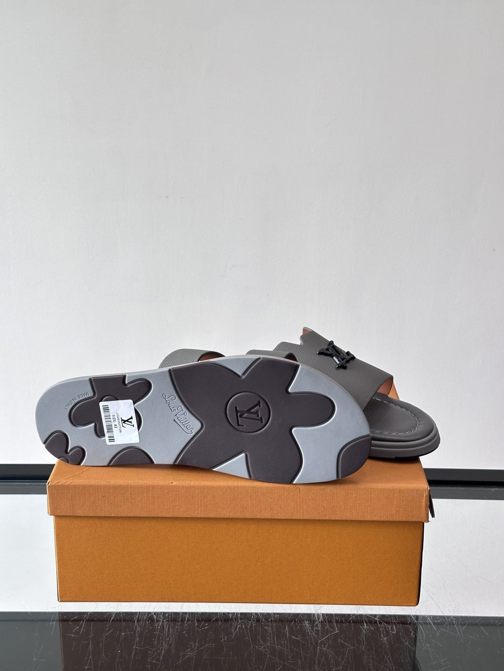 Louis Vuitton Isola Logo Slide Sandals — detail