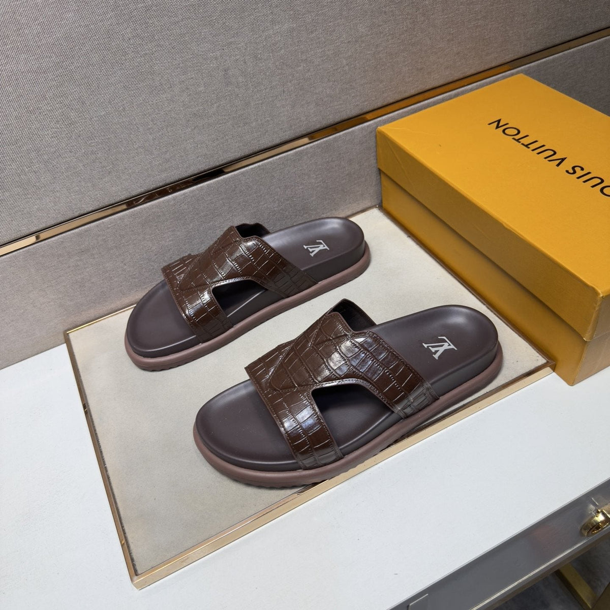 Men’s Textured Crossover Slide Sandals — side