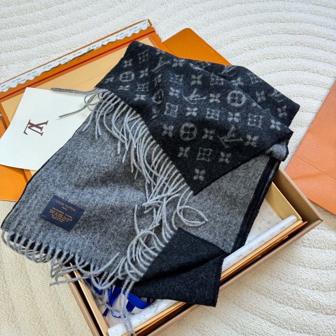 Louis Vuitton Monogram Fringe Scarf — detail