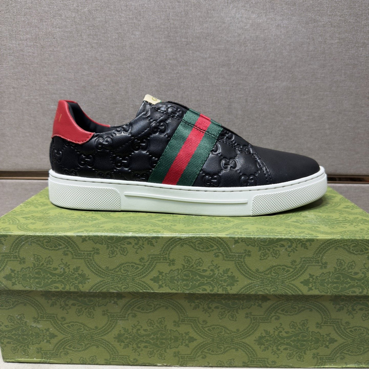 Gucci Green-Red Stripe Low-Top Sneakers — hero