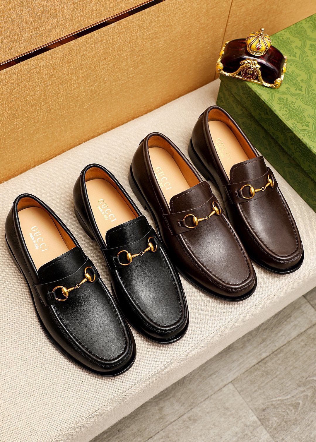 GUCCI Leather Horsebit Loafers — model