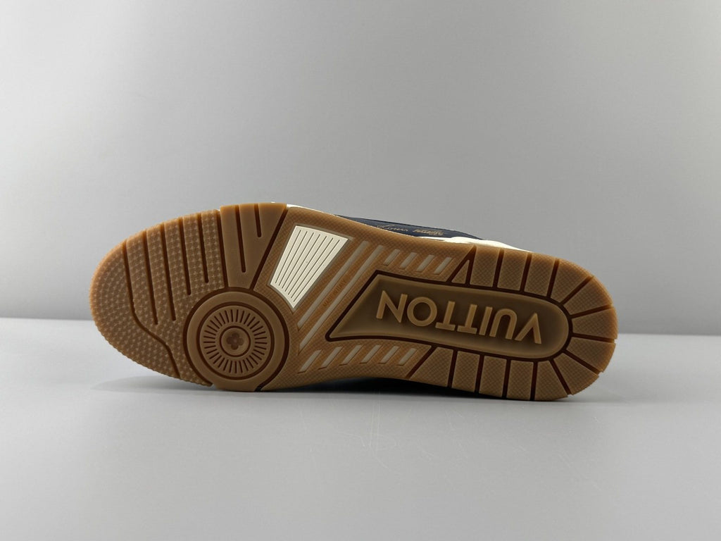 Louis Vuitton White & Navy Low-Top Sneakers — detail
