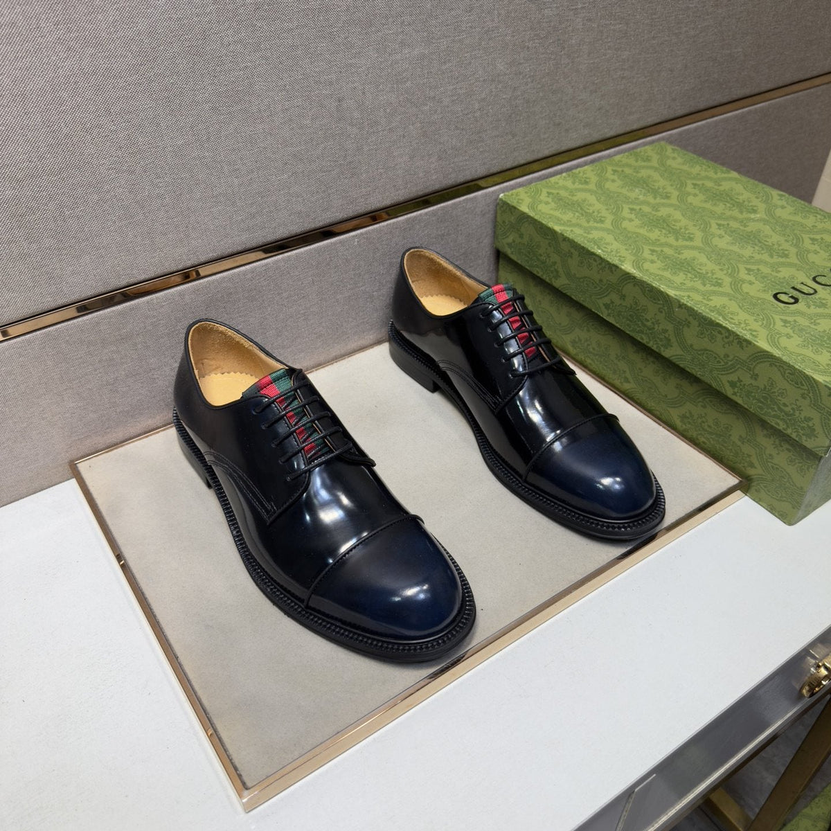 Gucci Men's Stripe-Accent Lace-Up Dress Shoes — front