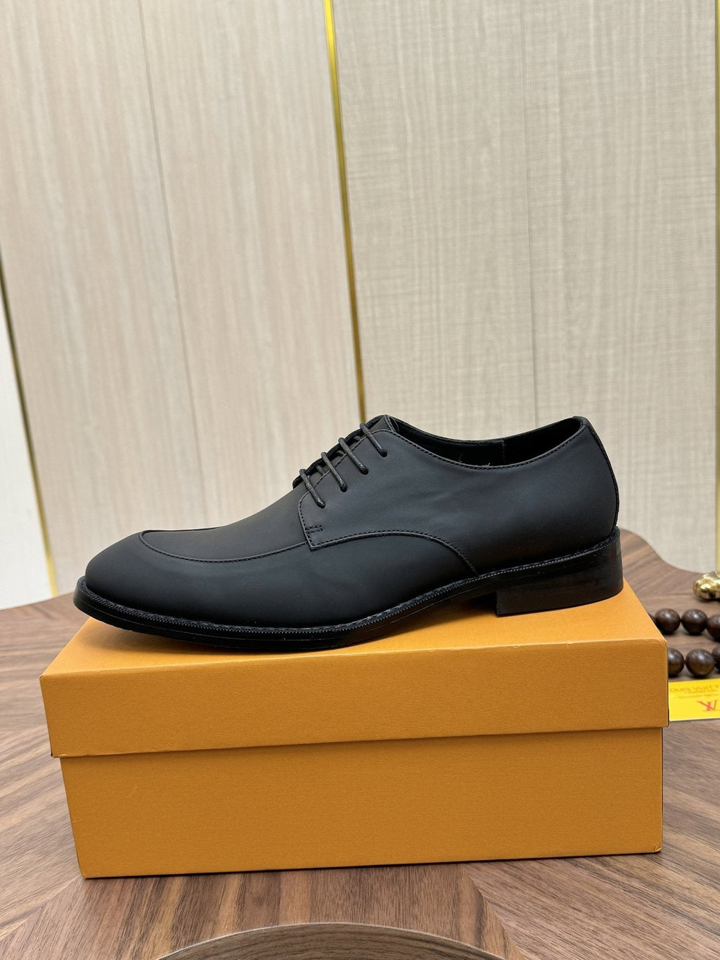 Louis Vuitton Plain-Toe Lace-Up Shoes — side