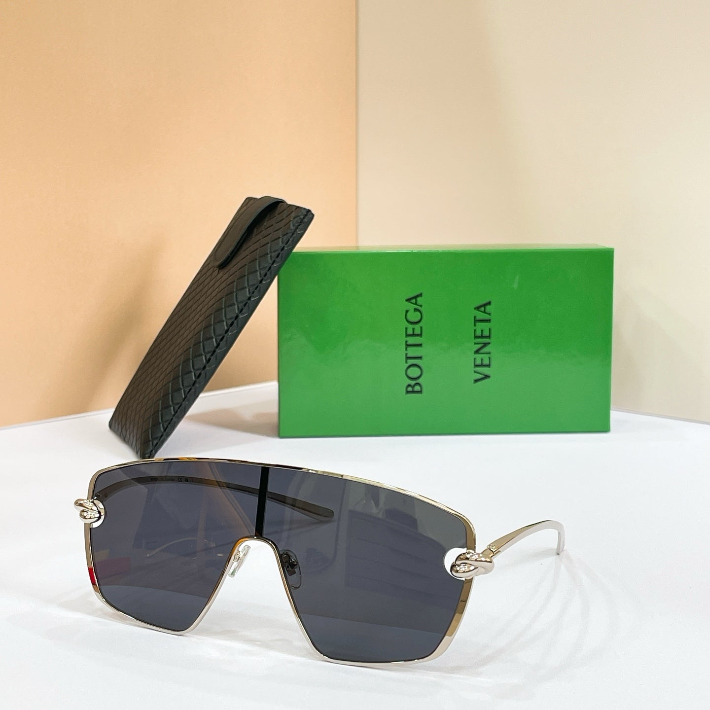 BOTTEGA VENETA Sunglasses BV1515S