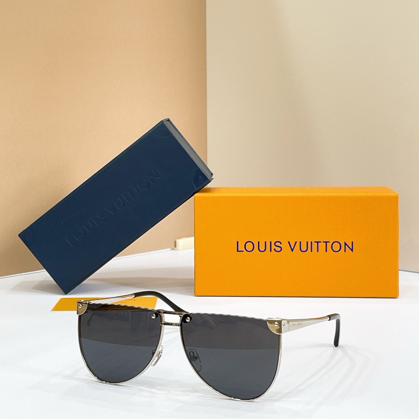 LOUIS VUITTON Sunglasses Z3208U