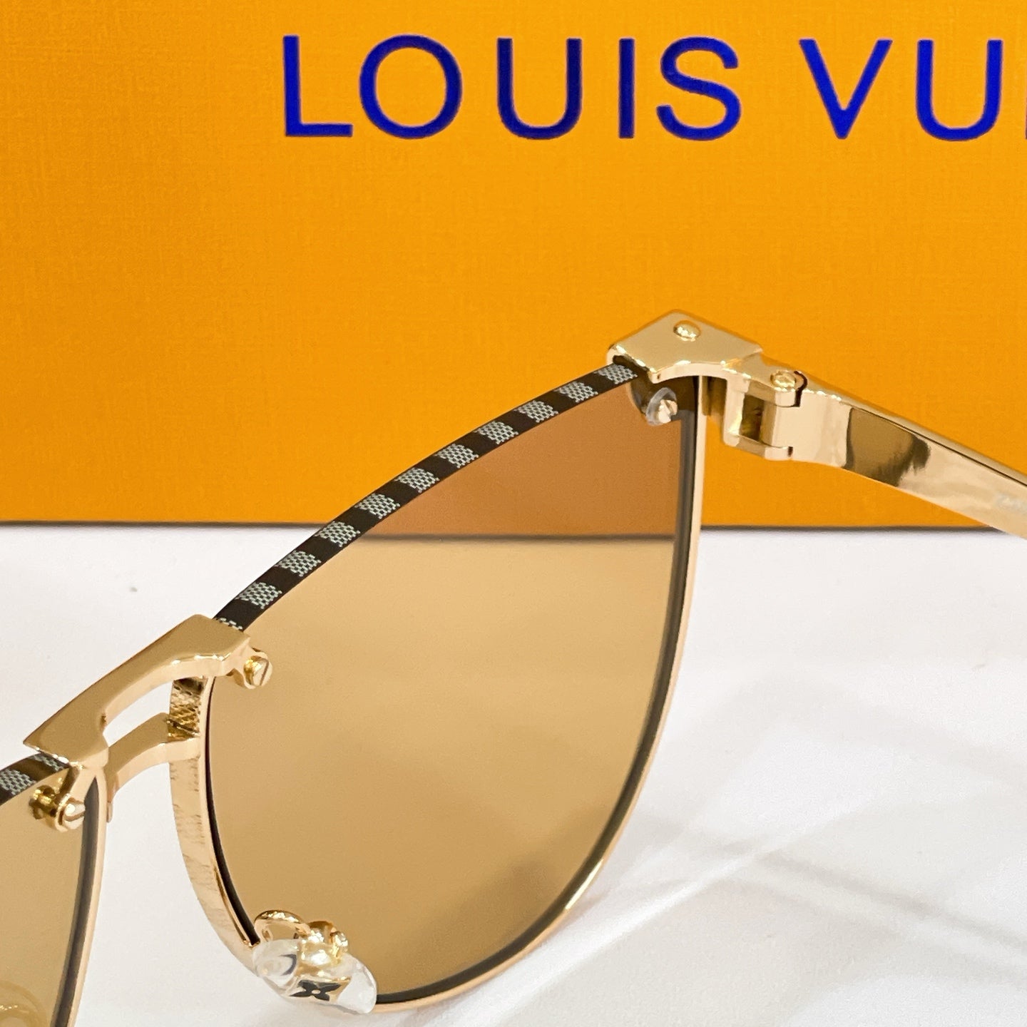 LOUIS VUITTON Sunglasses Z3208U