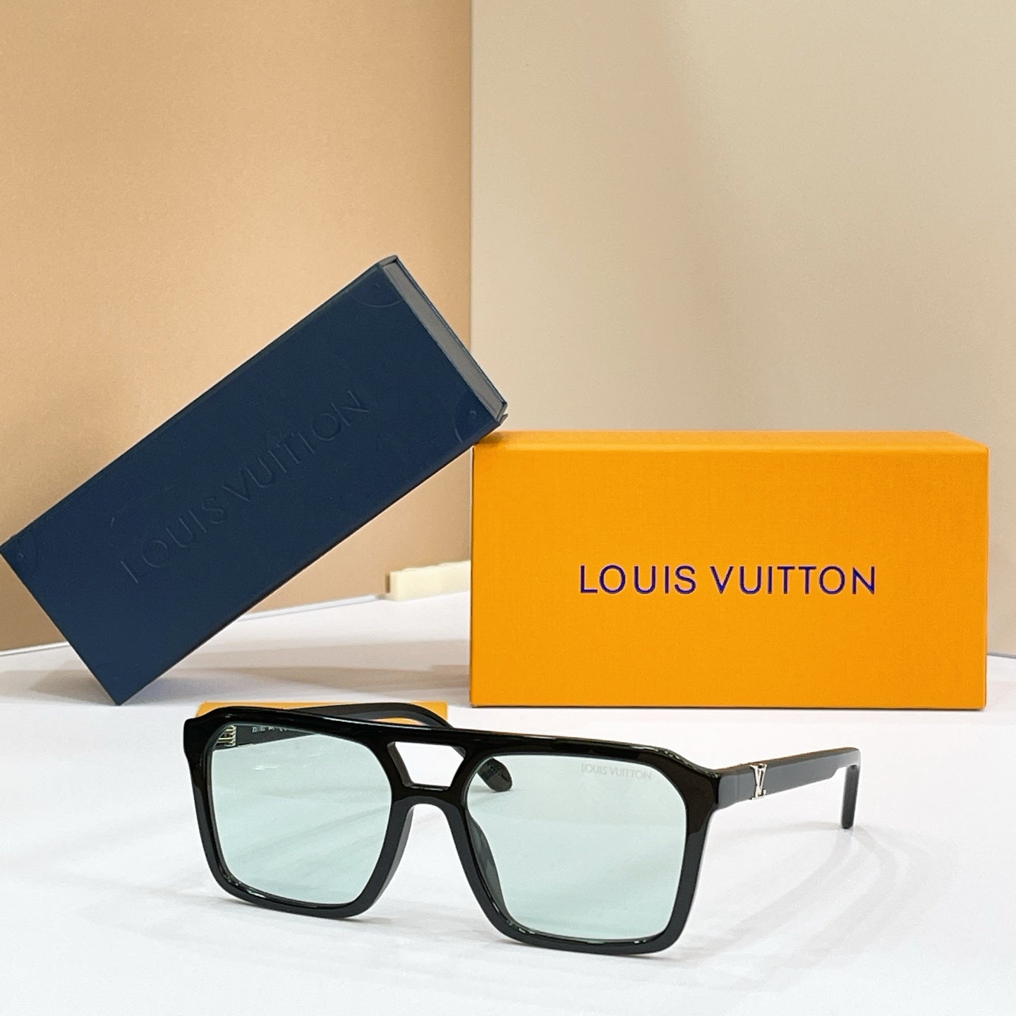 LOUIS VUITTON Sunglasses Z3095U