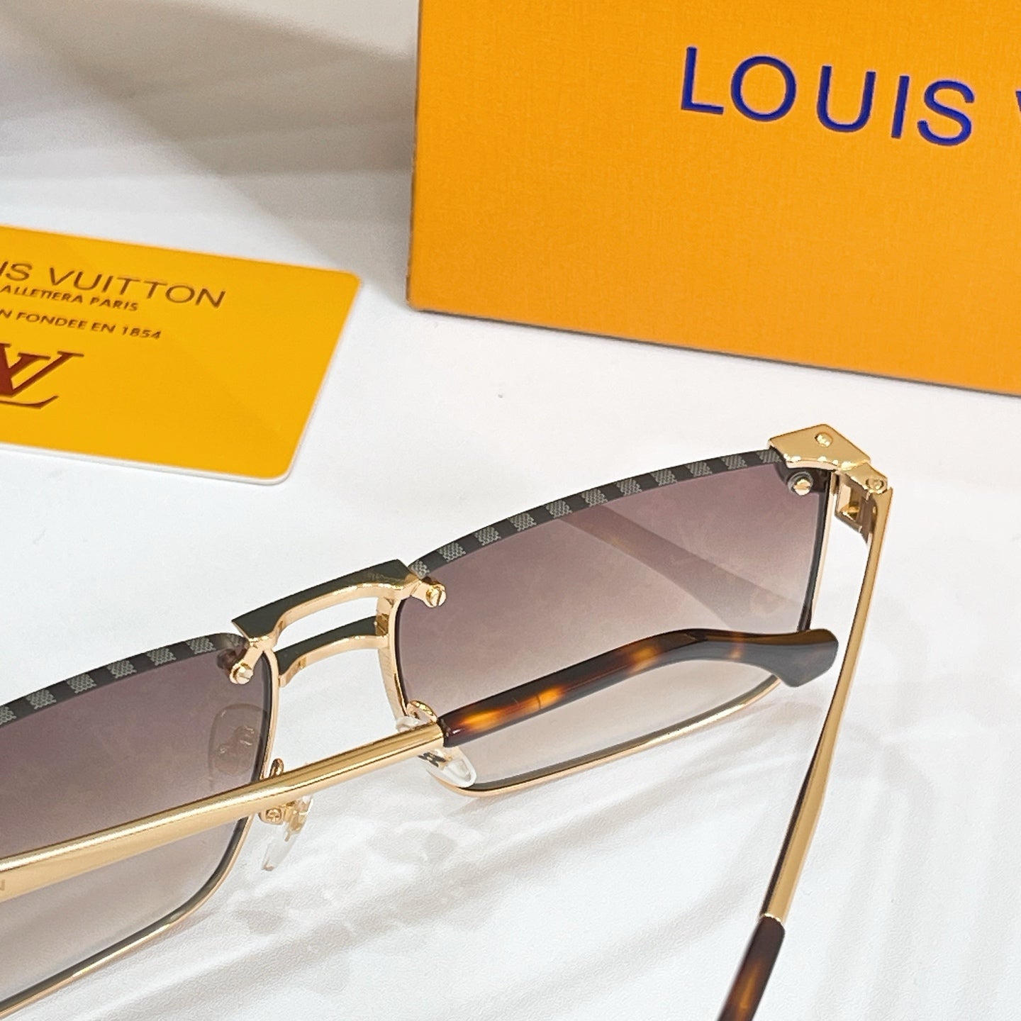 LOUIS VUITTON Sunglasses Z3206U