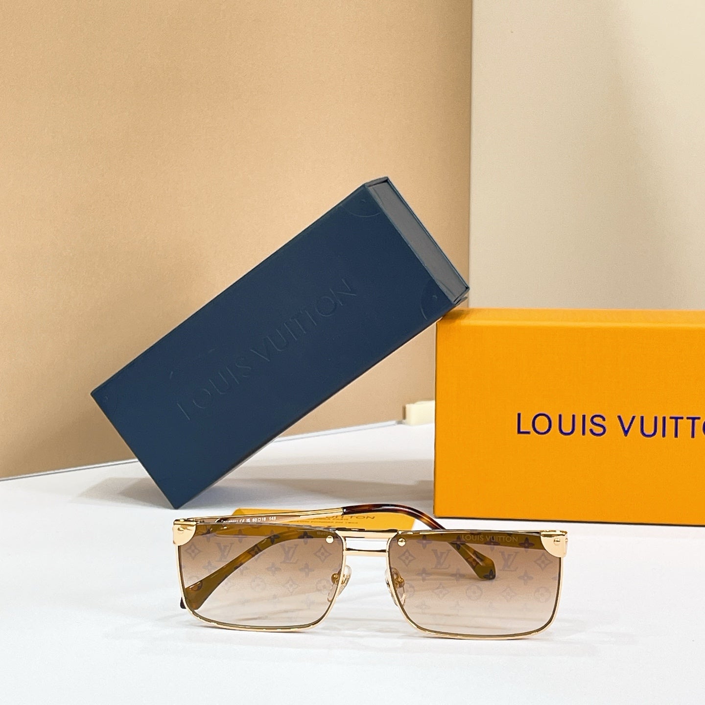LOUIS VUITTON Sunglasses Z3206U