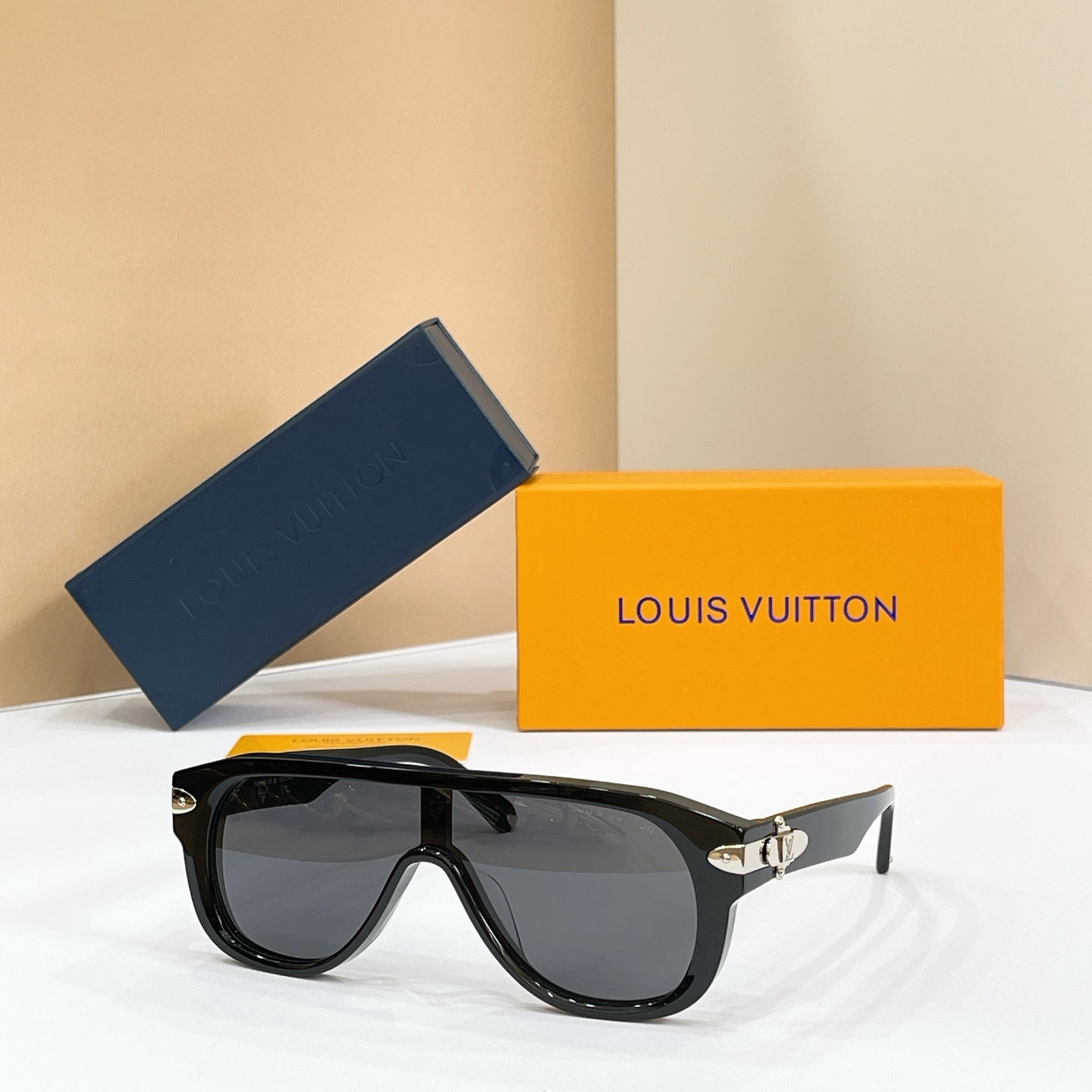 LOUIS VUITTON Sunglasses Z6087U