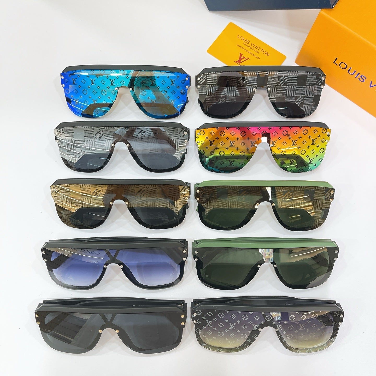 LOUIS VUITTON Sunglasses Z2878U
