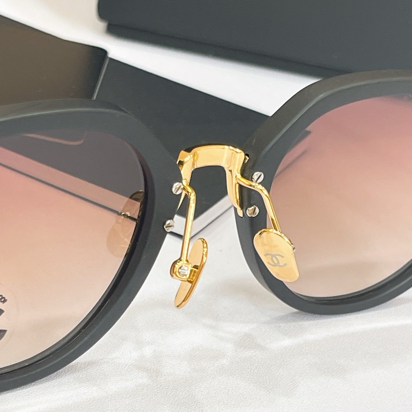CHANEL Sunglasses CH5575