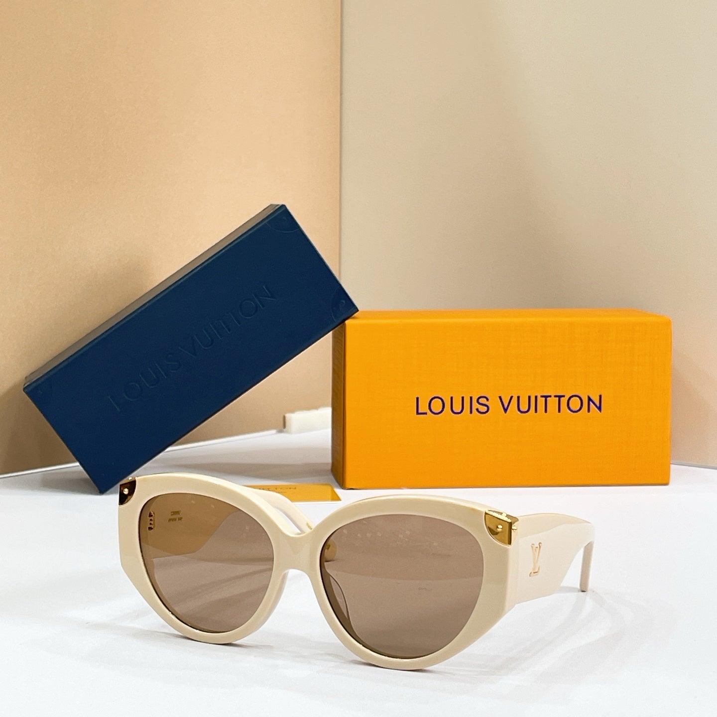 LOUIS VUITTON Sunglasses Z3340W