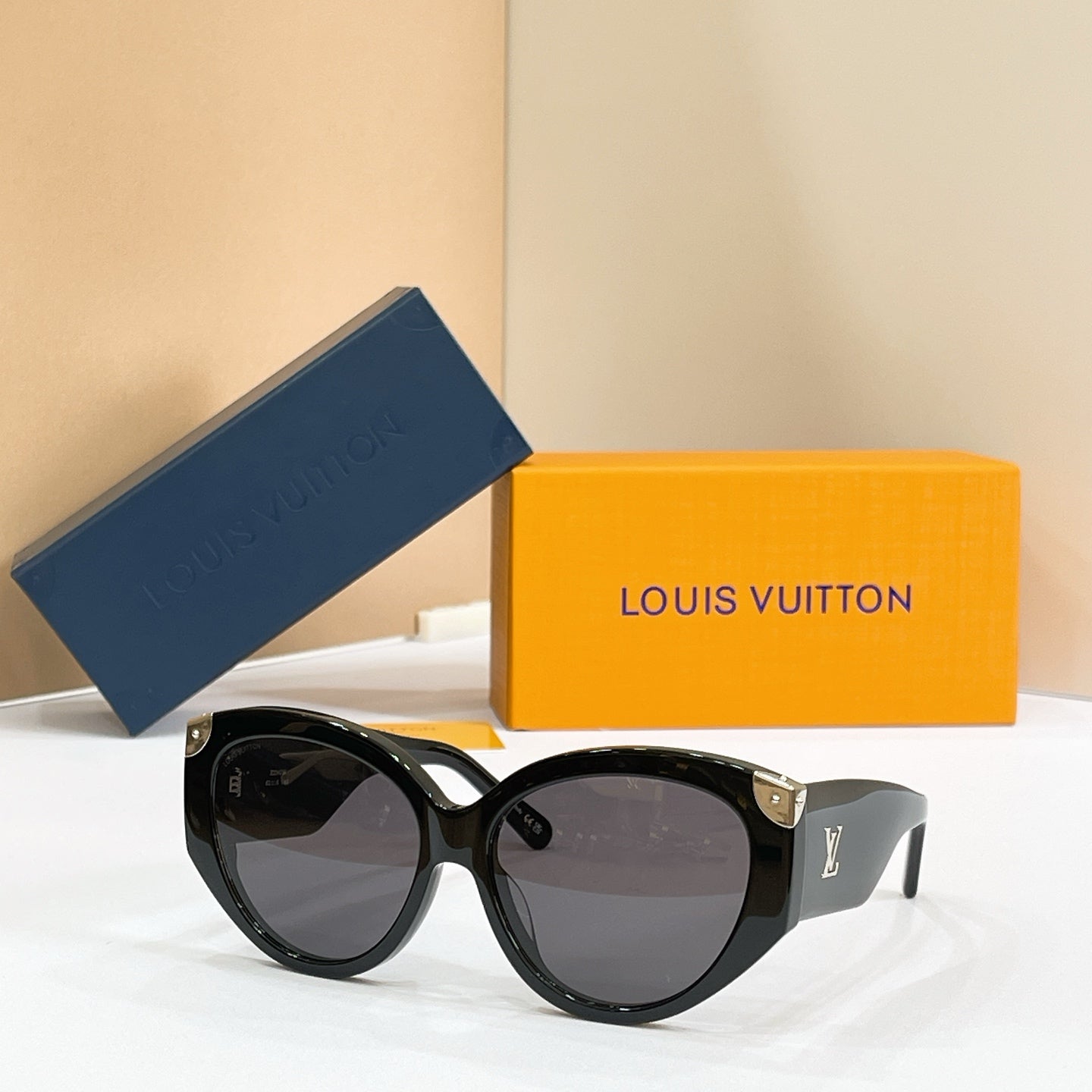 LOUIS VUITTON Sunglasses Z3340W