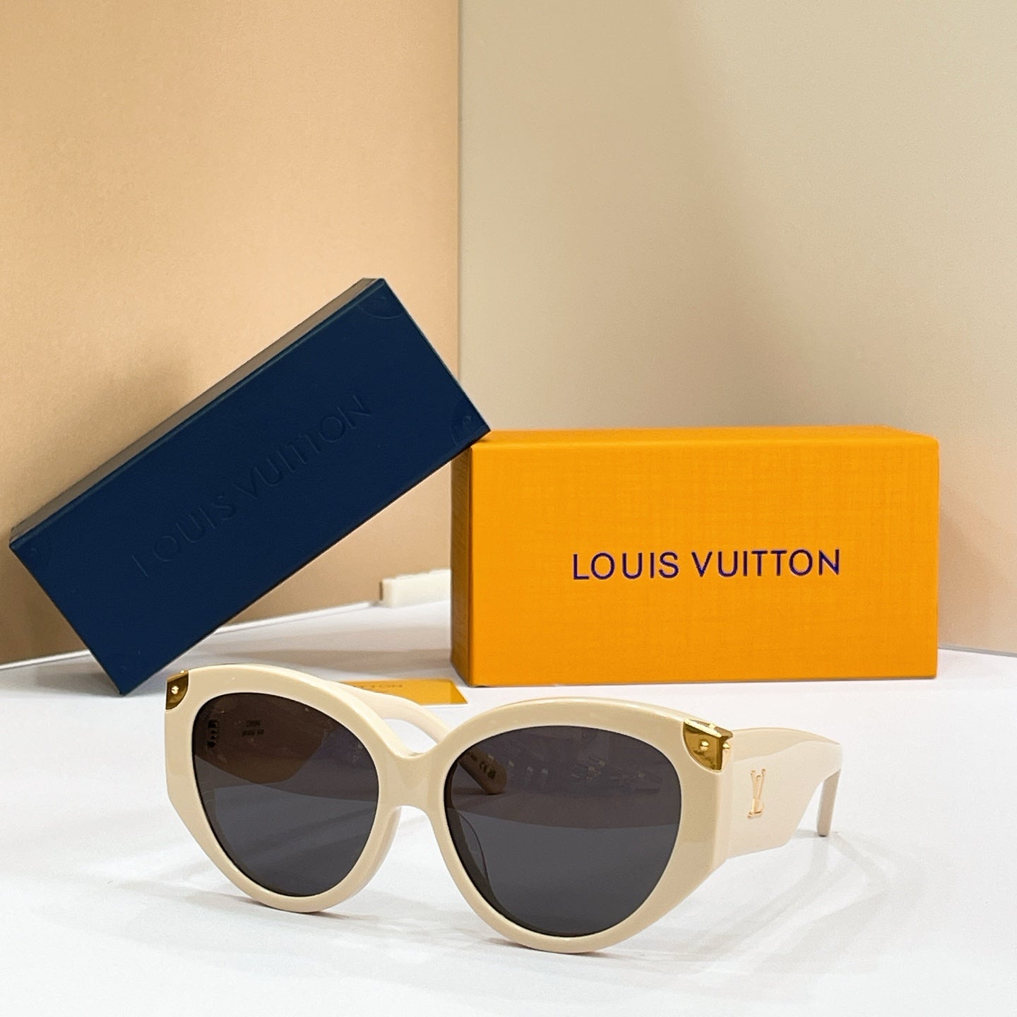 LOUIS VUITTON Sunglasses Z3340W