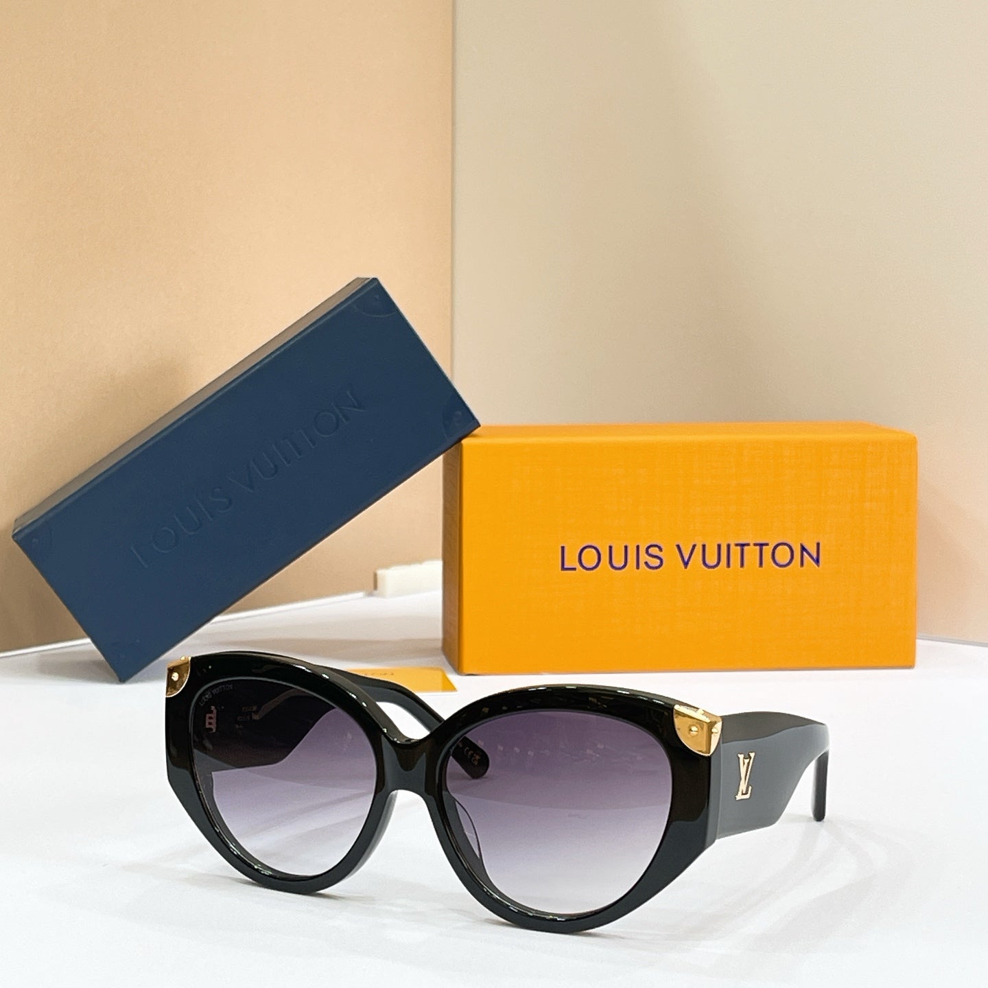 LOUIS VUITTON Sunglasses Z3340W