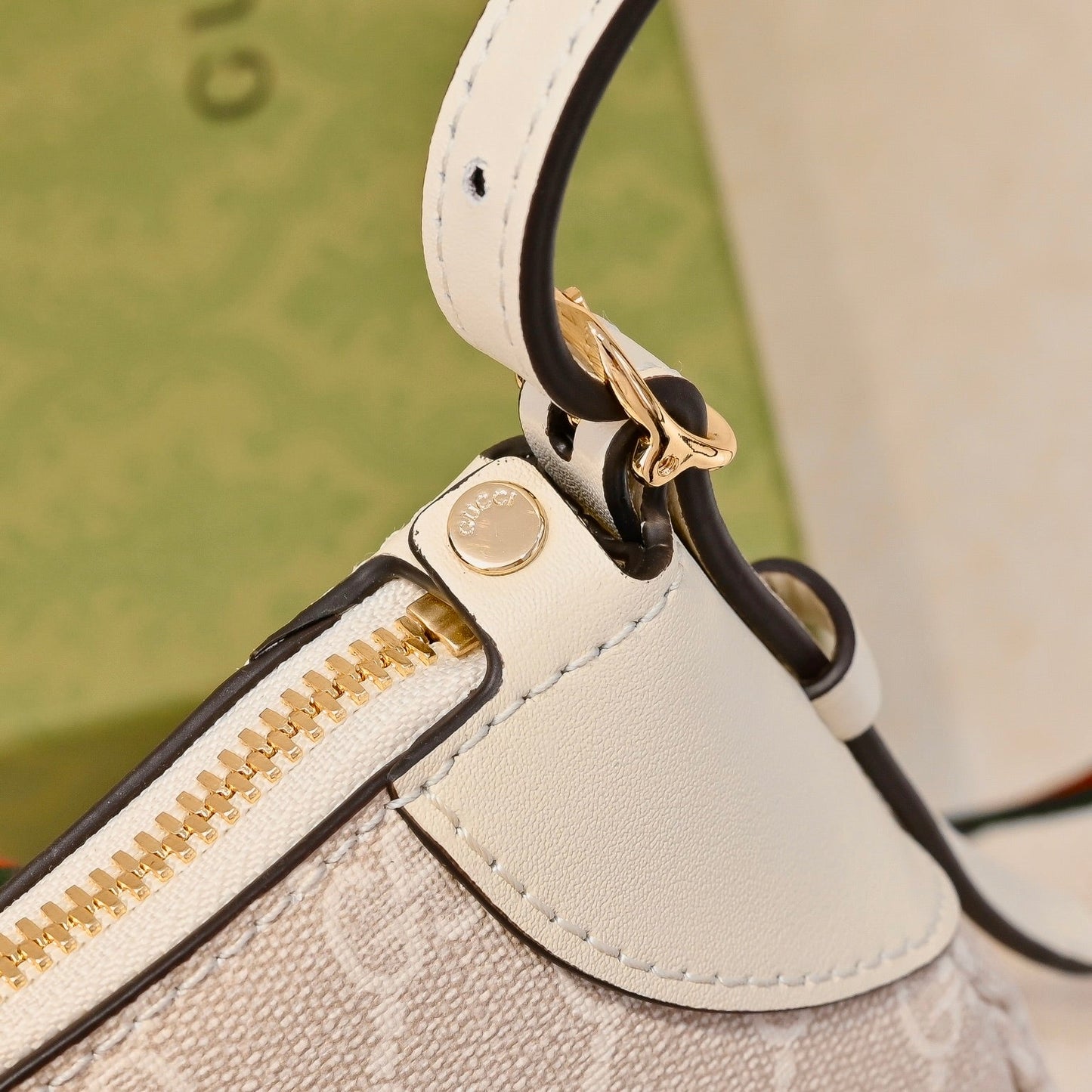 Gucci Emblem Small Zipped Tote Bag – 815218