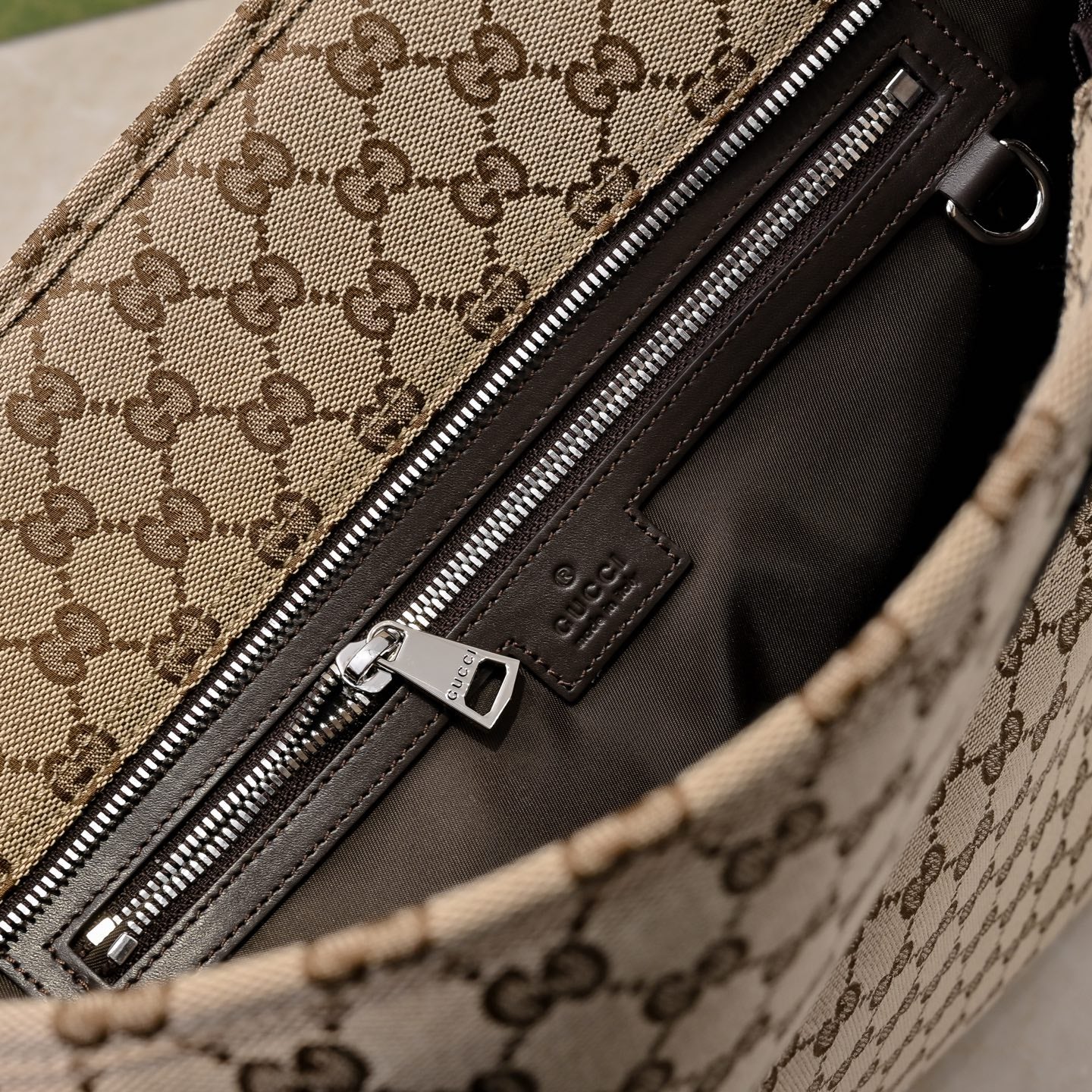 Gucci GG Canvas Medium Tote Bag – 834796